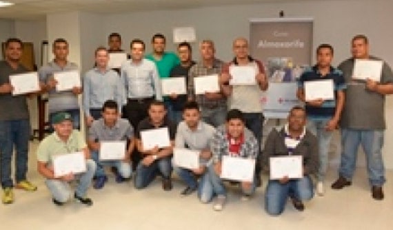 Ampliar e Tecnisa entregam certificados do curso de Almoxarife